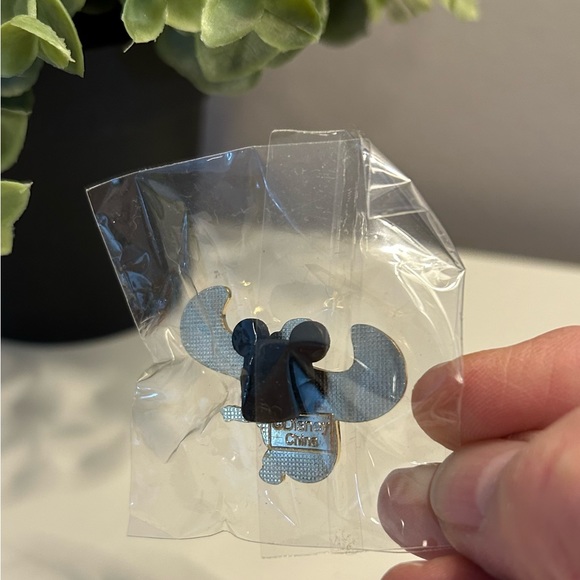 Disney pin, Dumbo - Picture 2 of 5